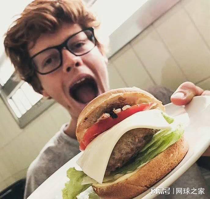 星空体育-如果不做网球运动员的话会做什么工作？辛纳给出的答案是——厨师